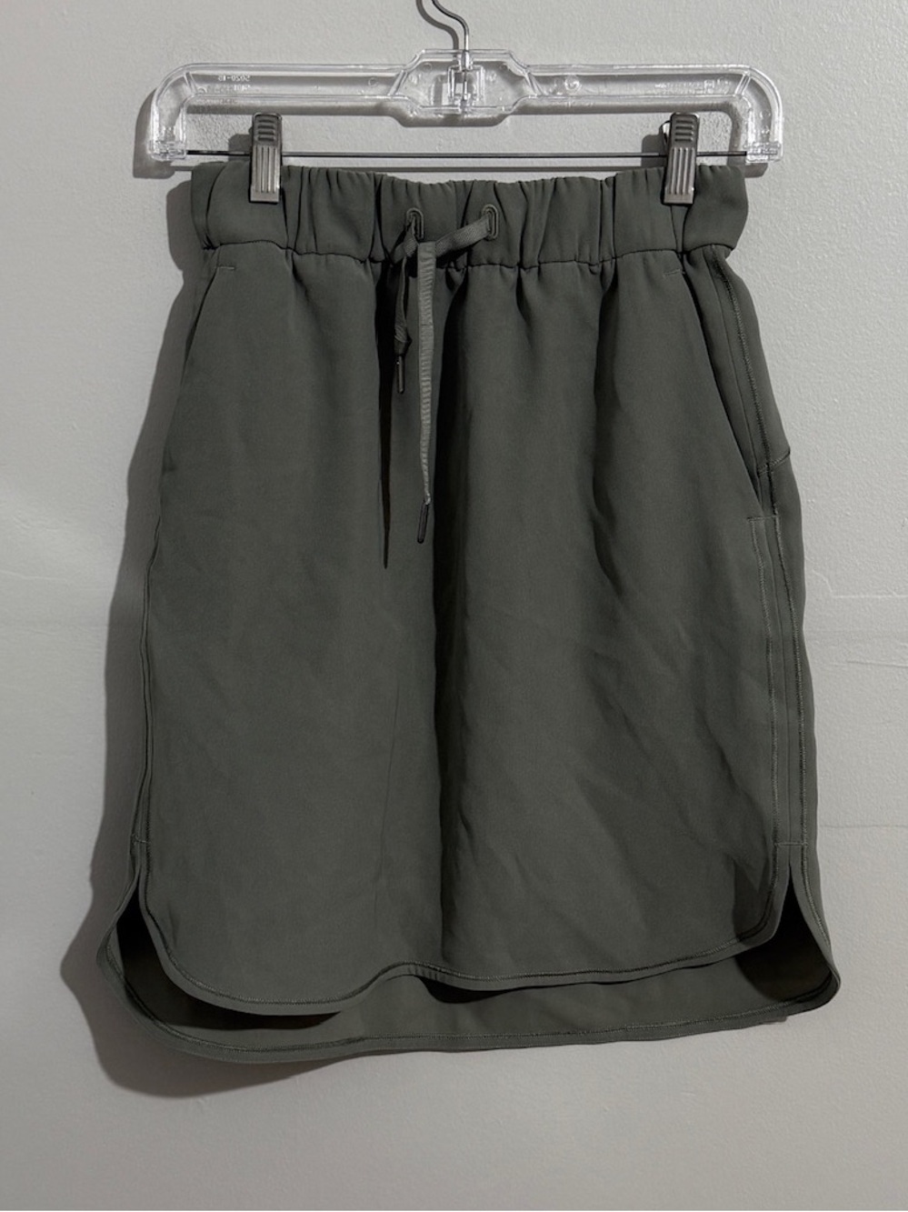 Lululemon On The Fly Skirt Womens 4 Olive Sage Drawstring Pockets Athleisure